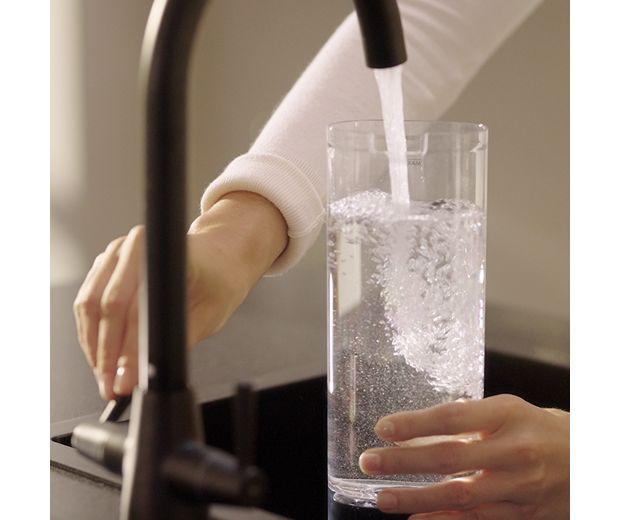 Naplnění nádržky na čistou vodu.