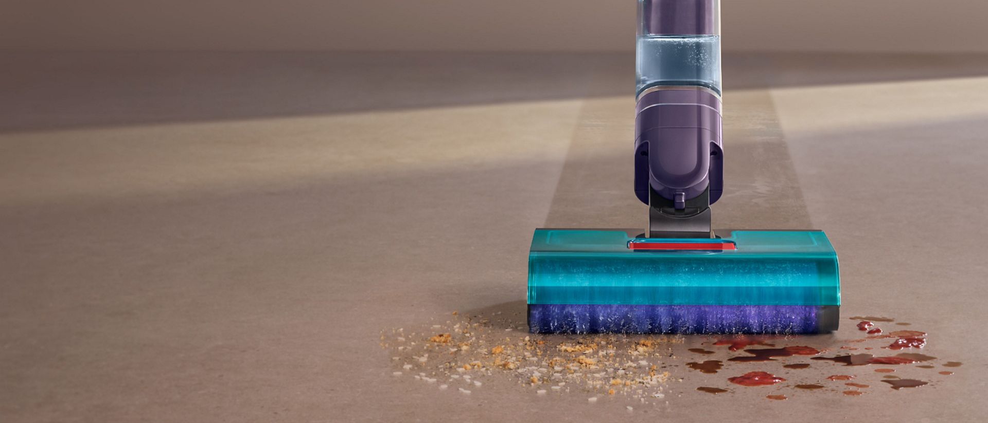 Podlahová myčka pro tvrdé podlahy Dyson Clean+Wash Hygiene odstraňuje rozlité tekutiny a suché nečistoty z tvrdé podlahy.