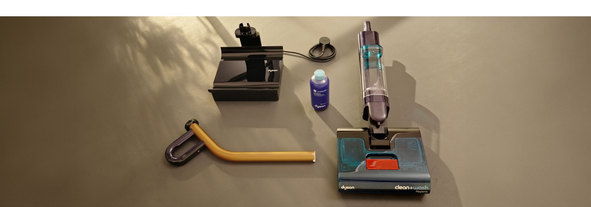 Podlahová myčka pro tvrdé podlahy Dyson Clean+Wash Hygiene vybalená z krabice a připravená k nastavení.