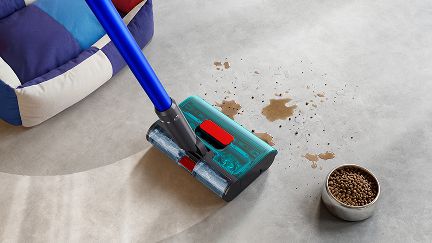 Dyson W1 PencilWash cleaner cleaning spills from a kitchen floor. Dyson W1 PencilWash cleaner cleaning spills from a kitchen floor.