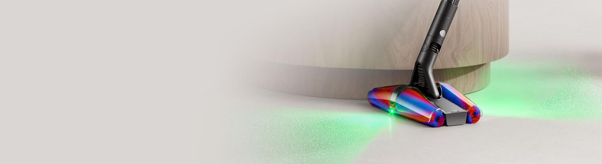 หัวดูดทำความสะอาด Dyson Fluffycones เผยให้เห็นฝุ่นที่ซ่อนอยู่บนพื้นแข็ง