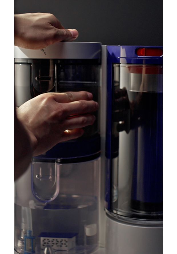Dyson R2 Nurovi Wash+Dry robot vacuum dock.