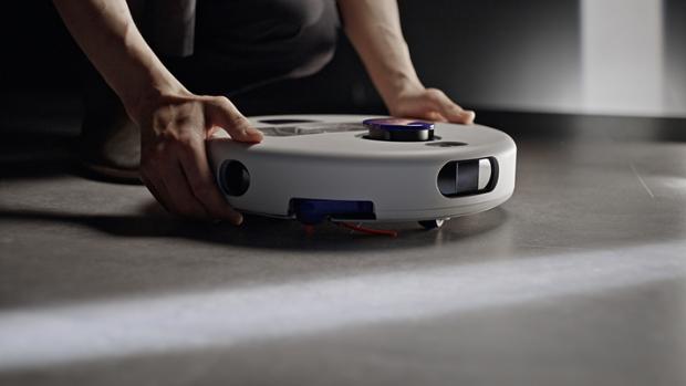 Dyson R2 Nurovi Wash+Dry robot vacuum placed on a floor.