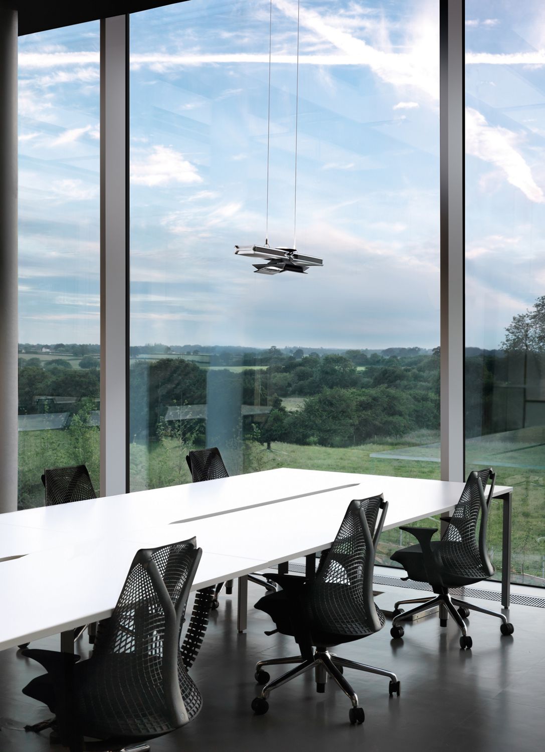  Dyson Cu-Beam Duo Pendelleuchte in einem Büroraum