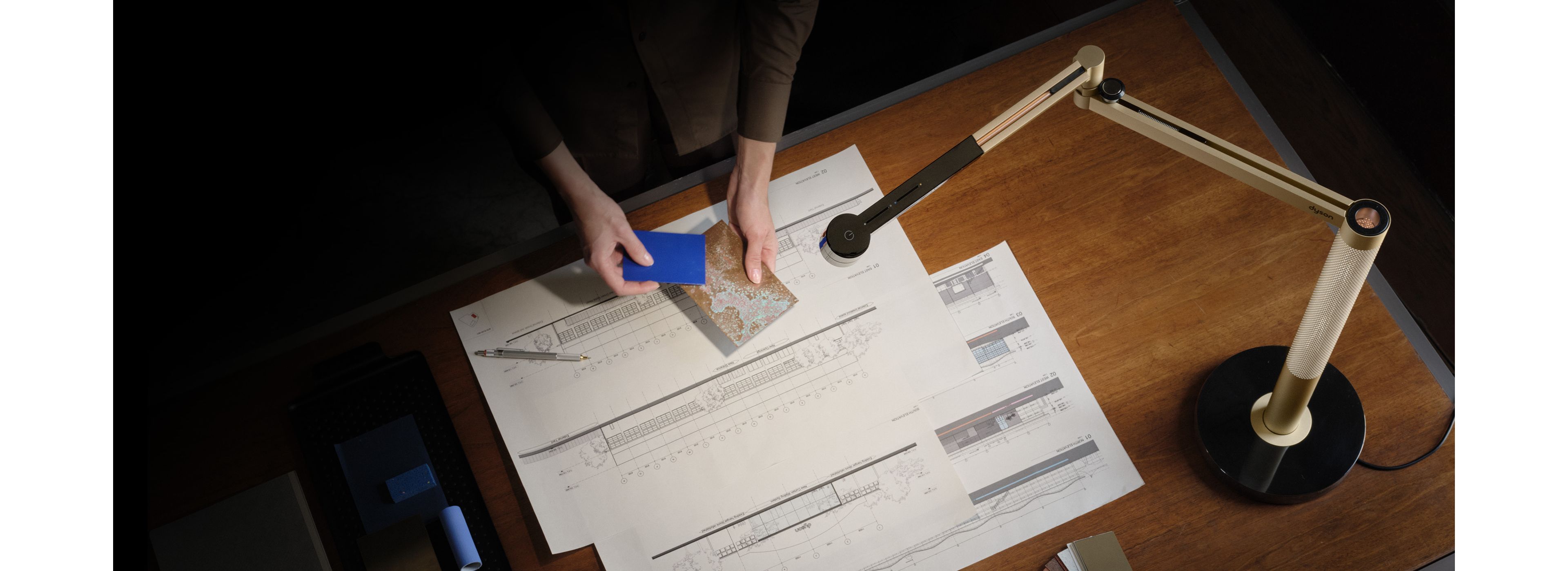 Dyson Solarcycle Morph™ floor (Black/Brass)