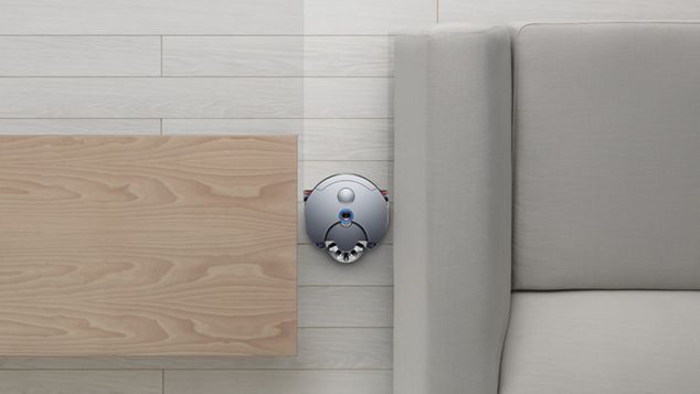 Robot che pulisce uno spazio stretto