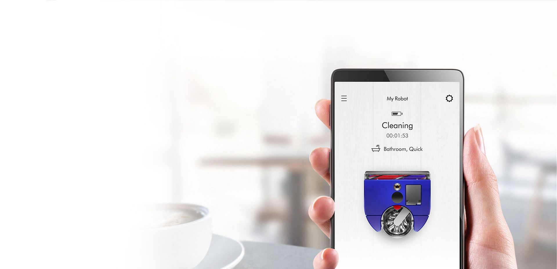 Nahaufnahme der MyDyson™ App auf einem Smartphone, mit einer Außenaufnahme im Hintergrund.