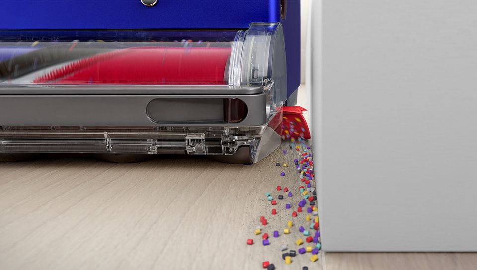 Dyson 360 Vis Nav™ fjerner avfall inntil en vegg.