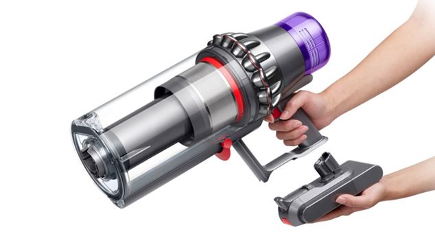 Akku eines Dyson Outsize Staubsaugers wird gewechselt