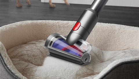 Mini brosse auto-démêlante aspirant des cheveux longs