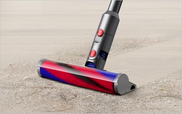 Dyson Digital Slim™ 輕量無線吸塵機正在清潔地板的圖像。