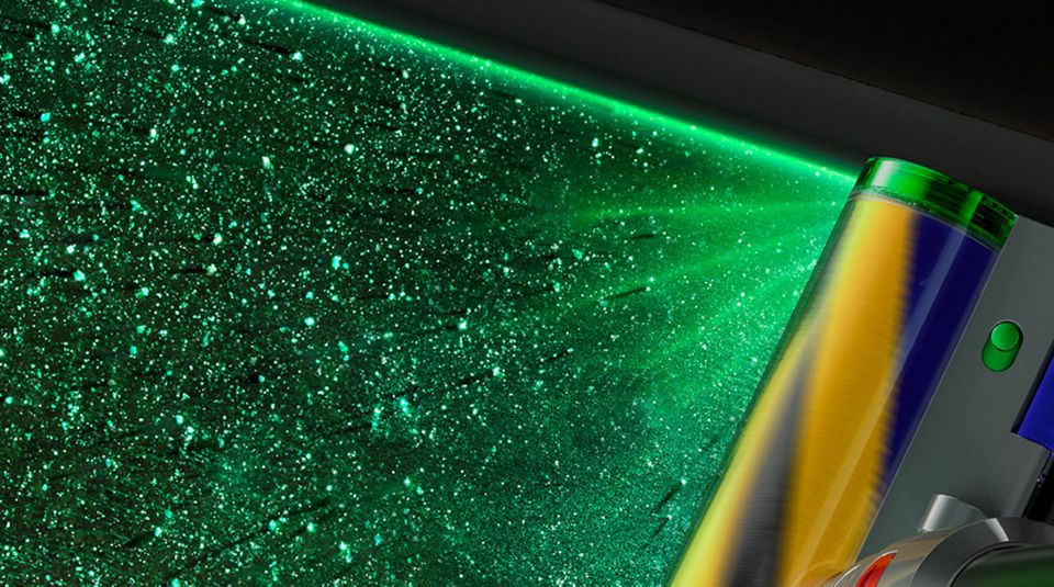 Staubpartikel werden mit grünem Lichtstrahl sichtbar gemacht