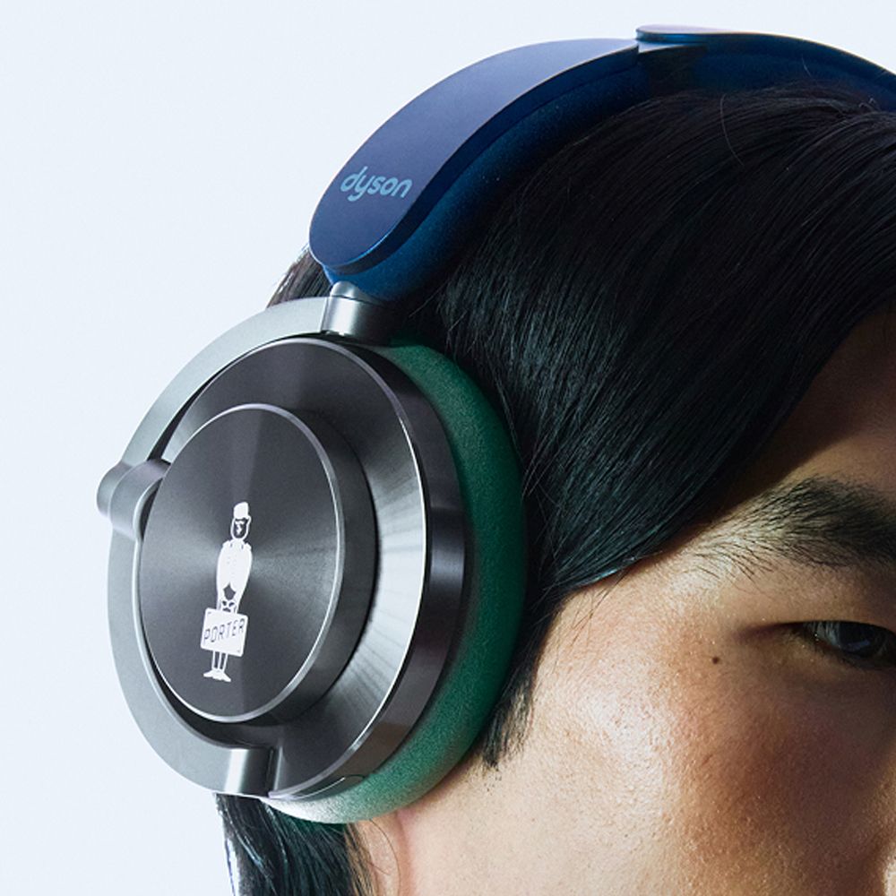 Close-up of the PORTER emblem etched onto the OnTrac headphones’ outer cap.