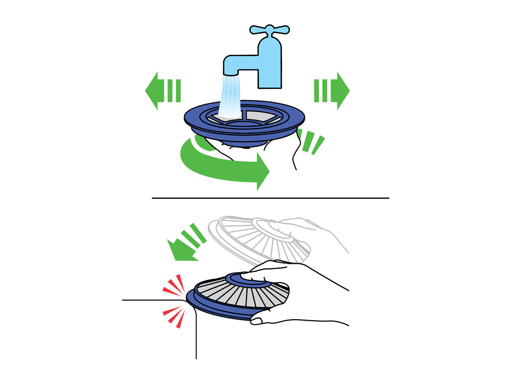 Image montrant le filtre en train d’être nettoyé à l’eau froide du robinet.