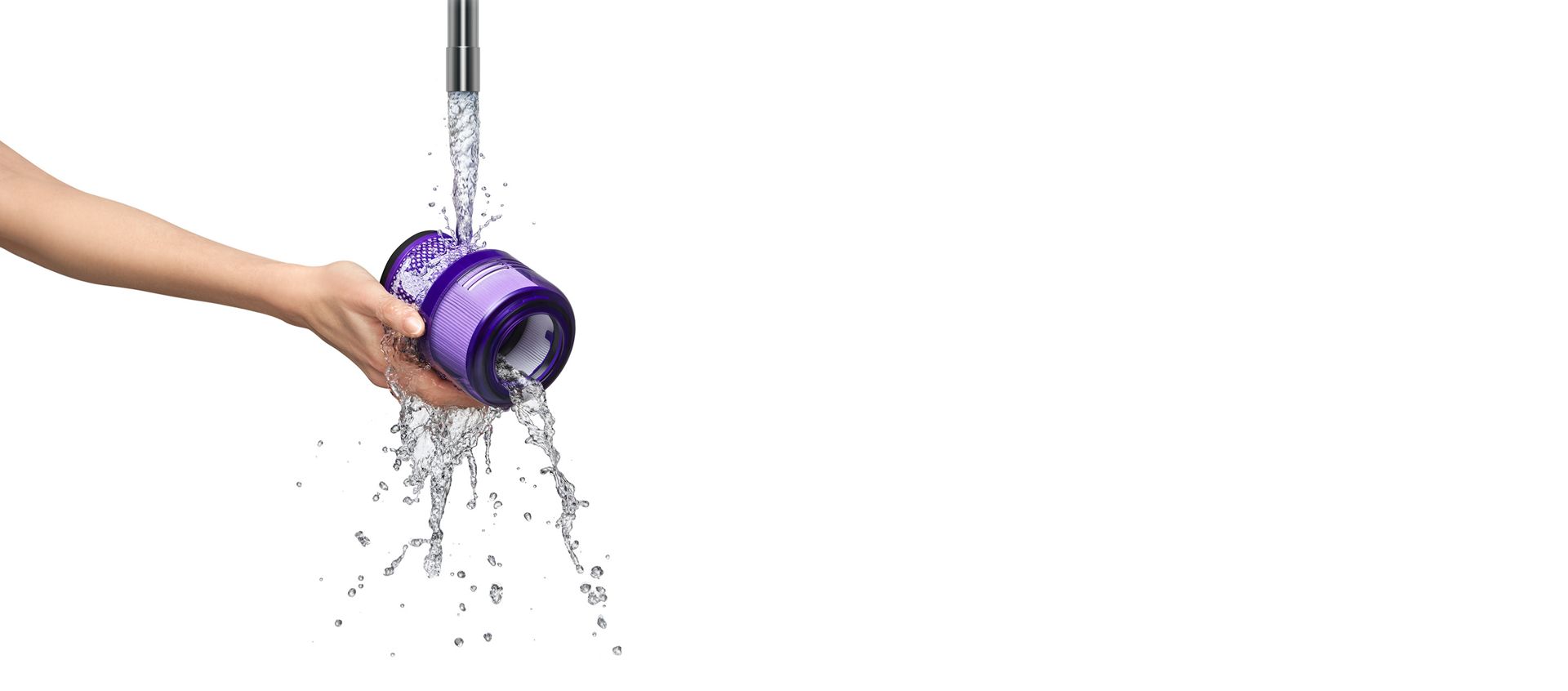 Filtre d’aspirateur Dyson sous l’eau du robinet