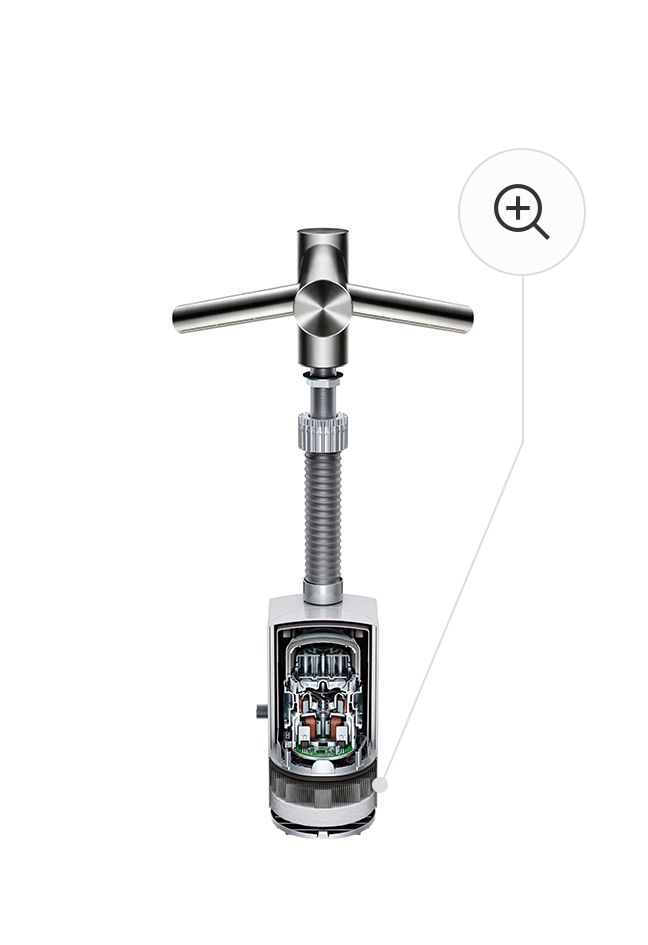 Derrière le compartiment moteur