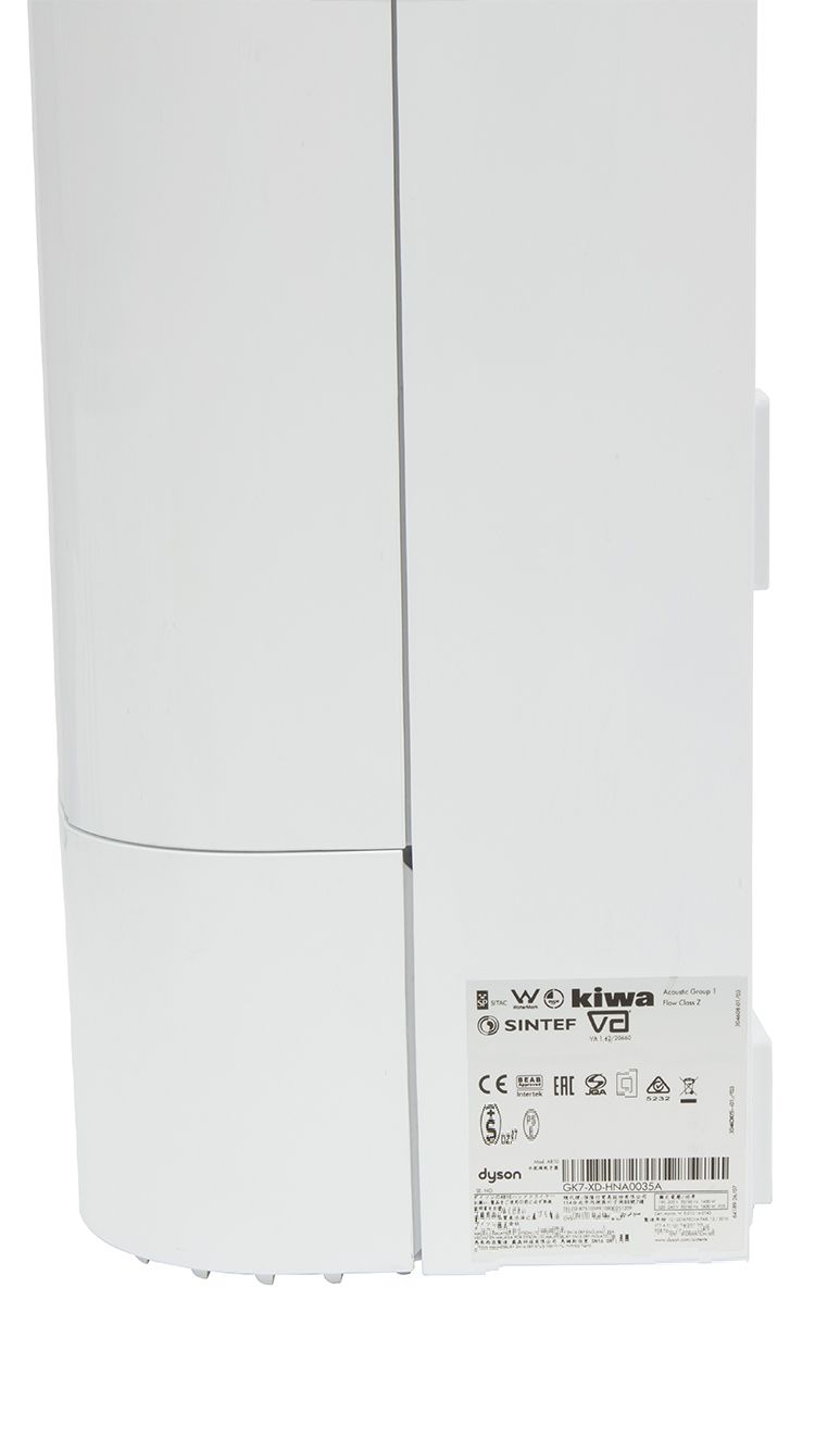 Derrière le compartiment moteur