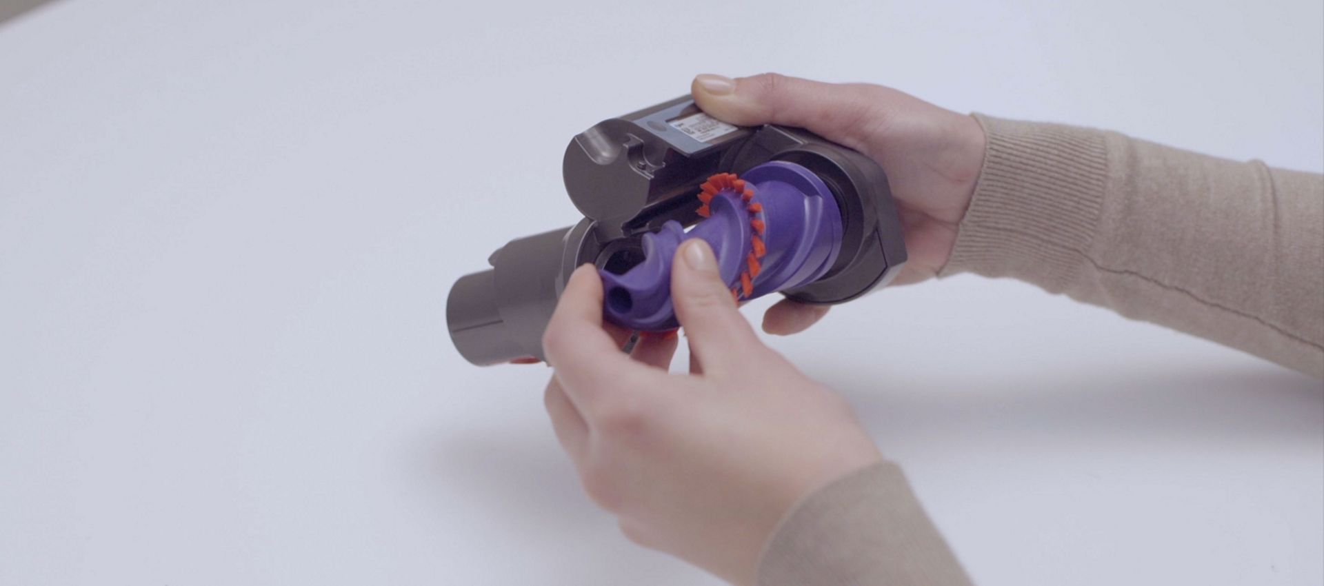 Maintaining the Dyson Hair screw tool brush bar