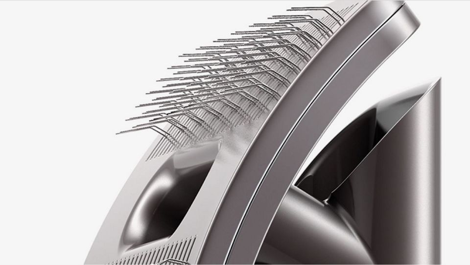 Angled bristles Close-up of the Pet groom tool's flexible bristles