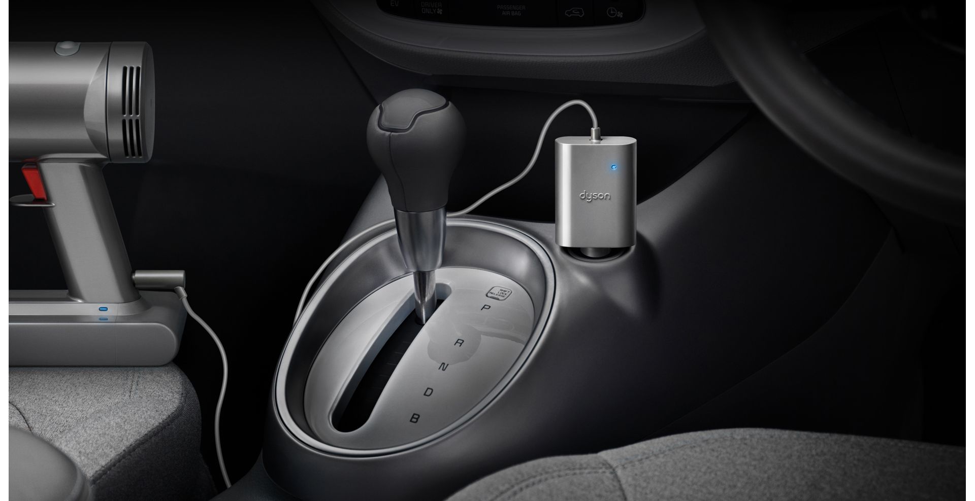 使用中の車用充電器のイメージ