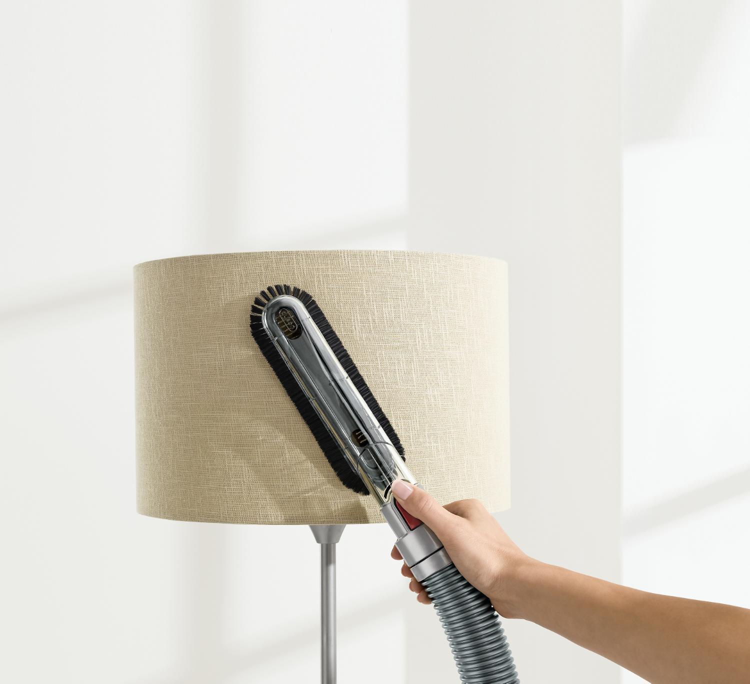 Brosse douce sur un abat-jour
