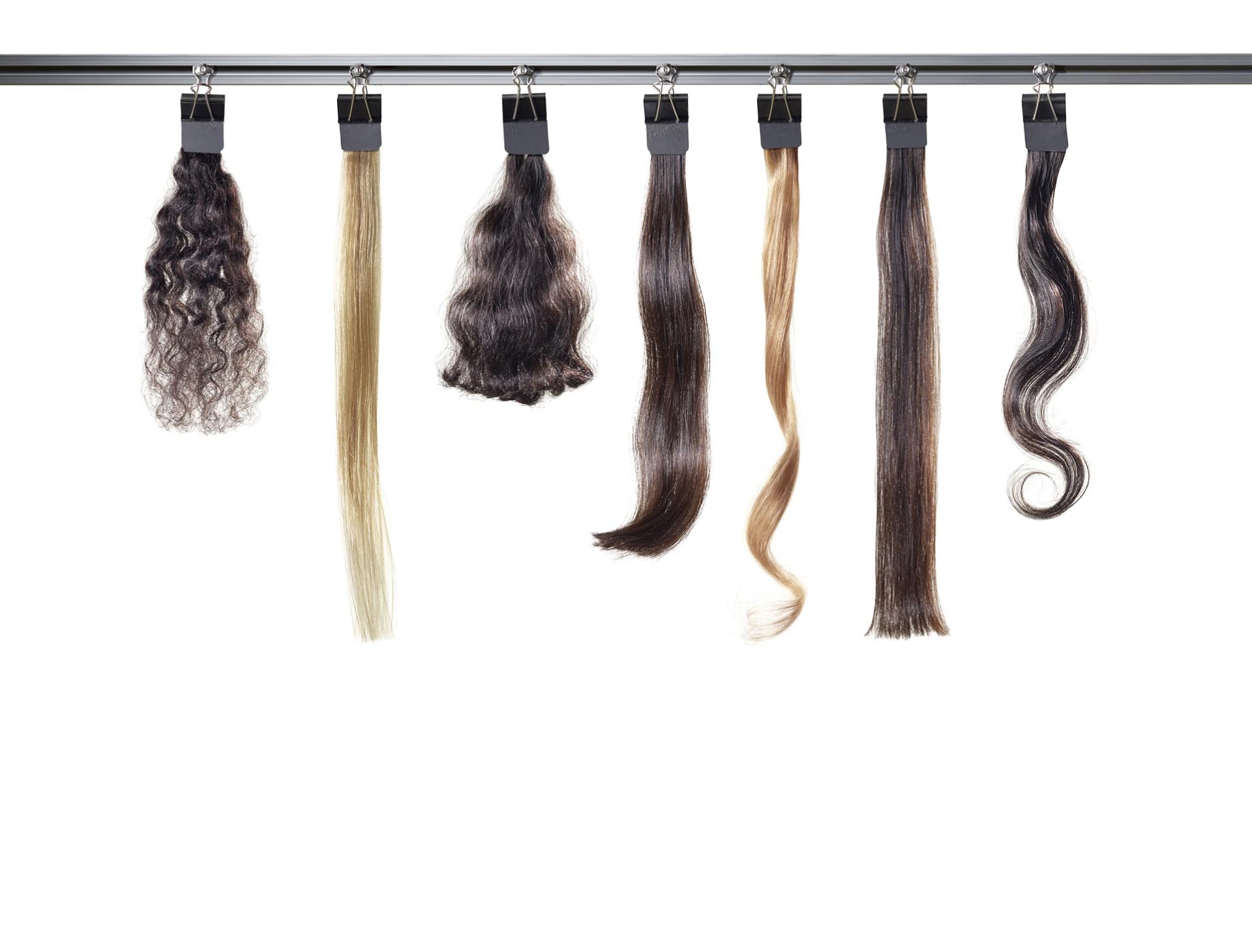 Saç çizgileri bir çizgiye sabitlenmiş