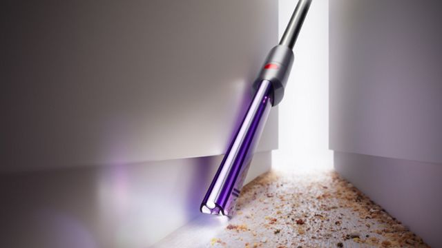 https://dyson-h.assetsadobe2.com/is/image/content/dam/dyson/us/campaigns/dyson-knows/insights/how_to_use_vacuum_accessories.jpg?$responsive$&cropPathE=mobile&fit=stretch,1&fmt=pjpeg&wid=640