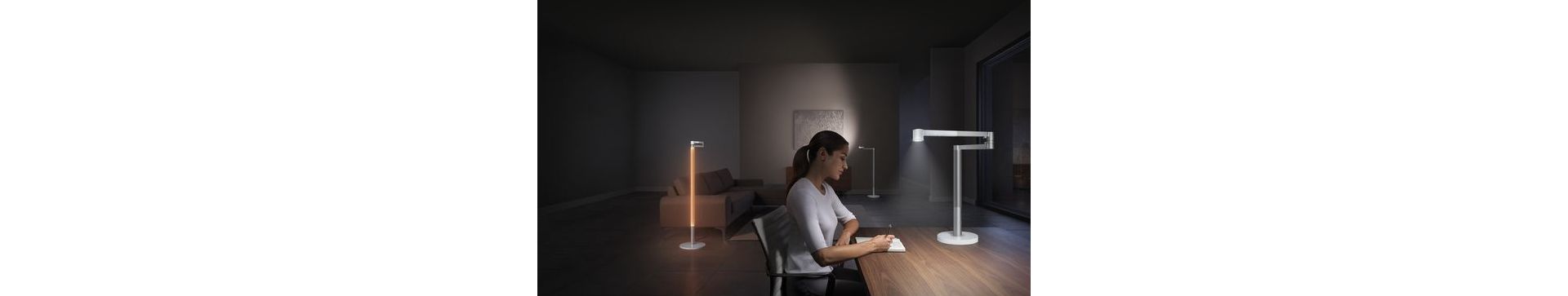 Woman using Dyson Solarcycle™ light 