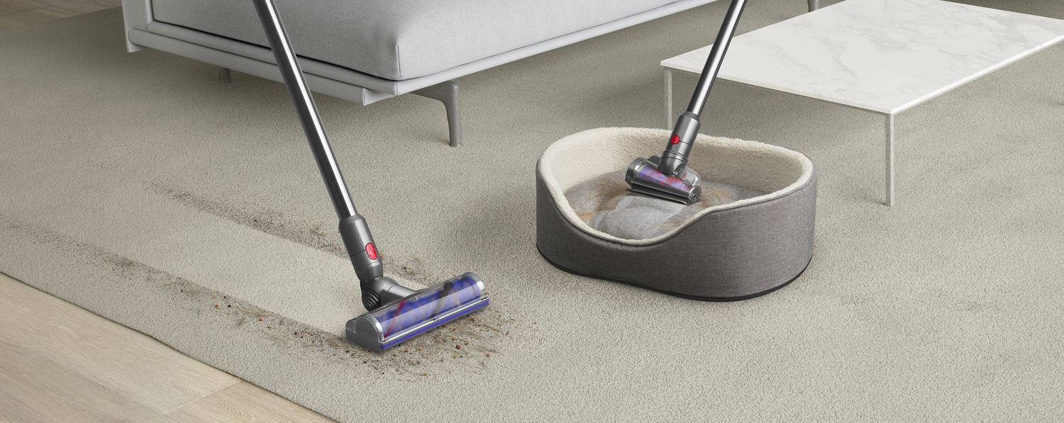 La tête d’aspirateur Dyson Digital Motorbar et l’accessoire d’élimination des poils et des cheveux