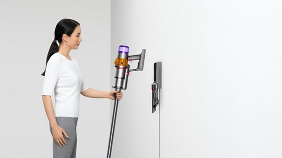 Dyson V15 Detect accroché au quai