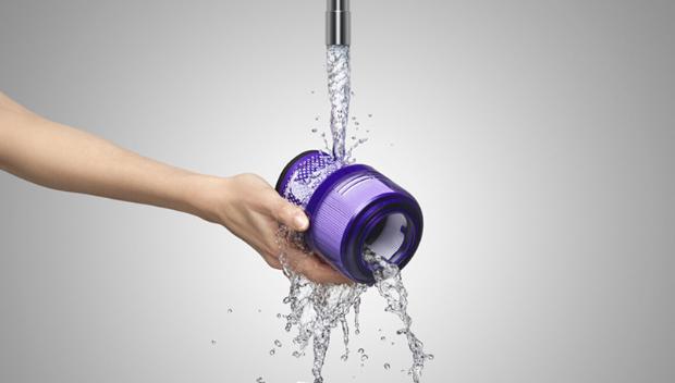 غسل أدوات وملحقات دايسون بالماء