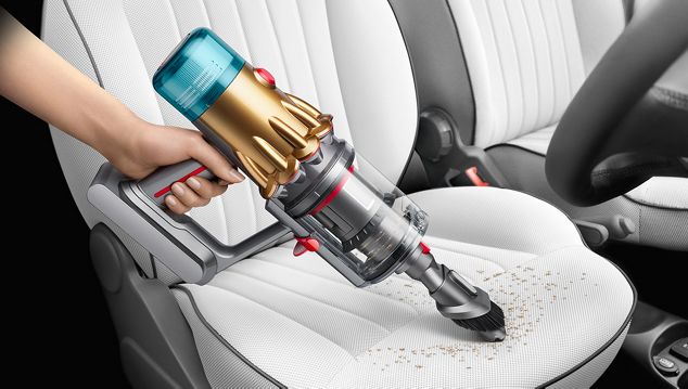 Vacuum cleaning car seat in handheld mode