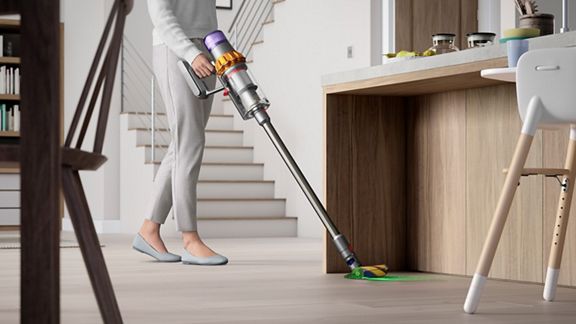 Dyson V15 Détecter le nettoyage du sol de la cuisine