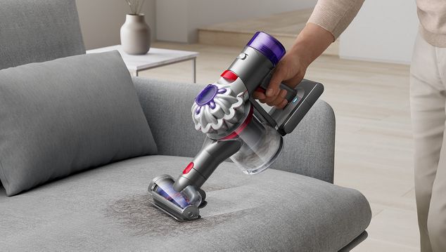 L’aspirateur Dyson V8 en mode portatif