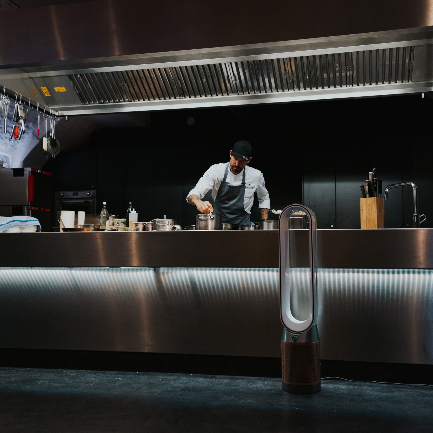 Thomas Röhler mit Dyson Rucksack