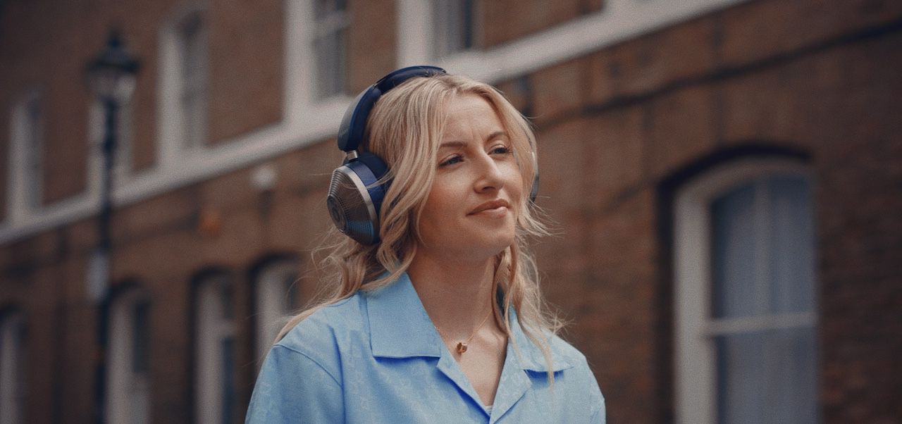 Leah Williamson simling whilst wearing the Dyson Zone headphones