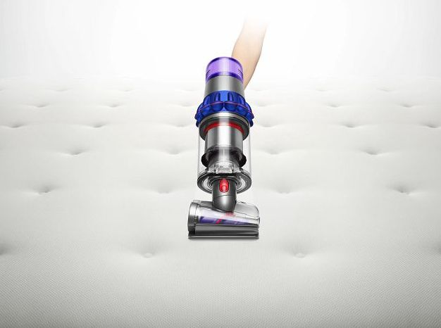 vaccum cleaning a mattress